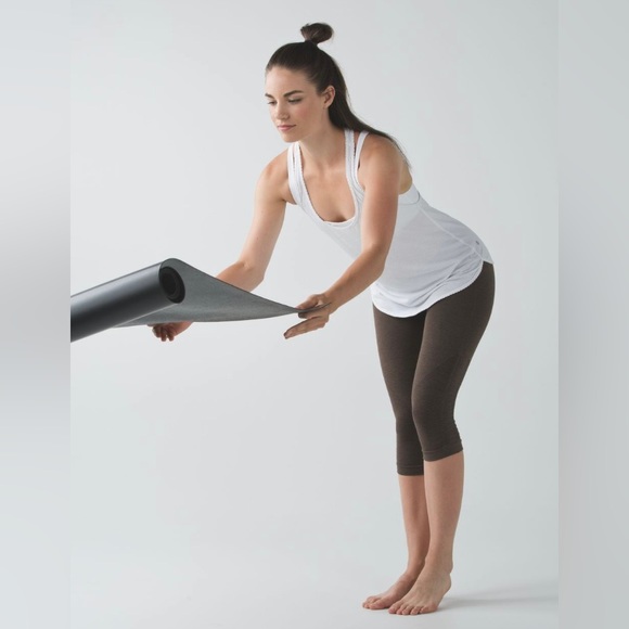 Lululemon In The Flow Crop II
Heathered Bark Chocolate - Picture 2 of 4